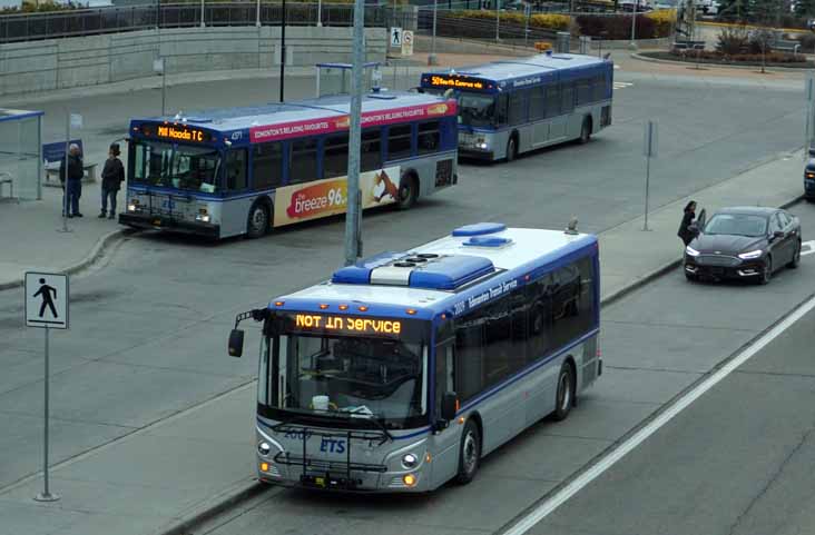 Edmonton Grande West Vicinity 2009, NFI D40LF 4371 & 4374